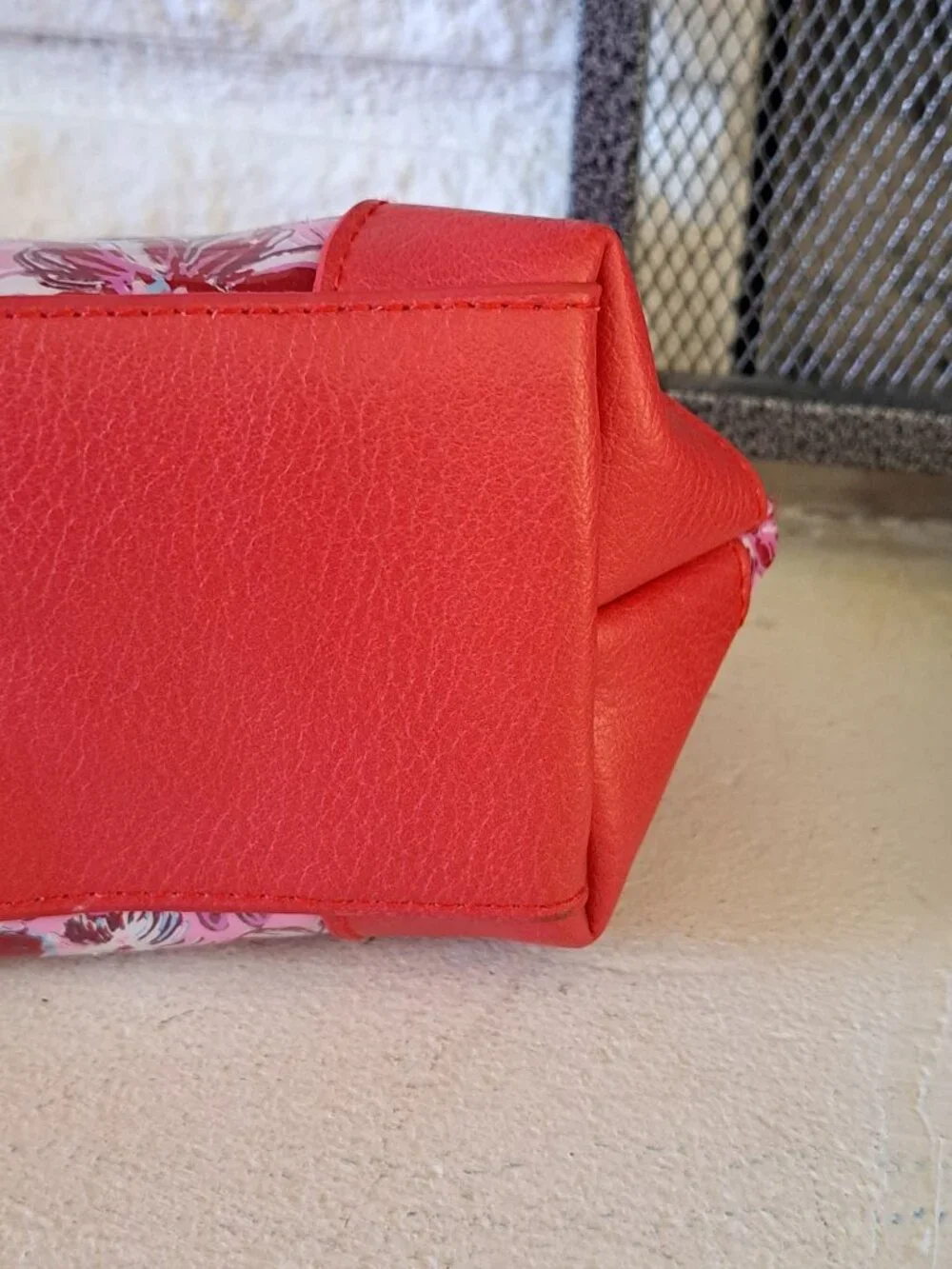 Lilly Pulitzer Printed Floral Makeup Bag Pouch Red Faux Leather Zipper Closure